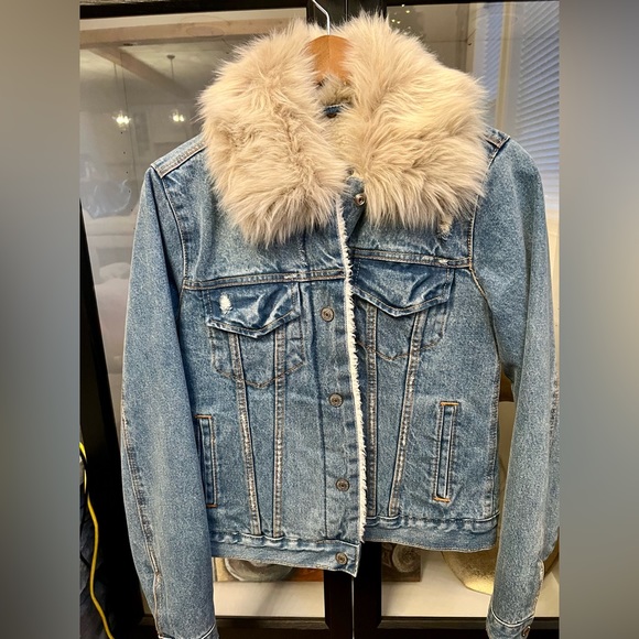 Abercrombie and Fitch. Women/girl Denim jacket - Picture 3 of 6